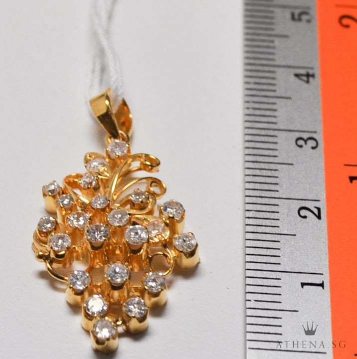 18K GRAPE DESIGN DIAMOND PENDANT D22-0.70CTS 3.78G - Image 2