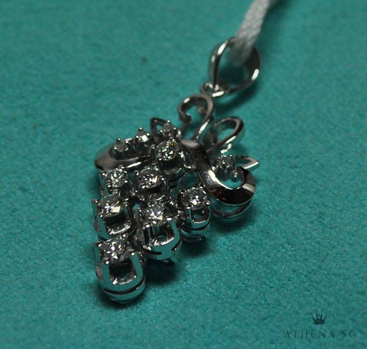 9K WG GRAPE DESIGN DIAMOND PENDANT D11-0.30CTS 2.44G