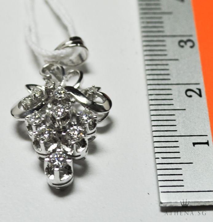 9K WG GRAPE DESIGN DIAMOND PENDANT D11-0.30CTS 2.44G - Image 4