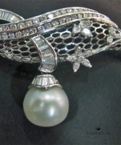 18K W/G PEARL WITH DIAMOND BROOCH D47-1.50CTS TD30-1.00CTS BD11-0.80CTS 25.13G [CERT]