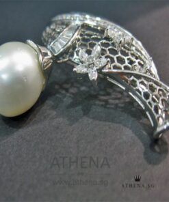Alternative view of 18K W/G PEARL WITH DIAMOND BROOCH D47-1.50CTS TD30-1.00CTS BD11-0.80CTS 25.13G [CERT]