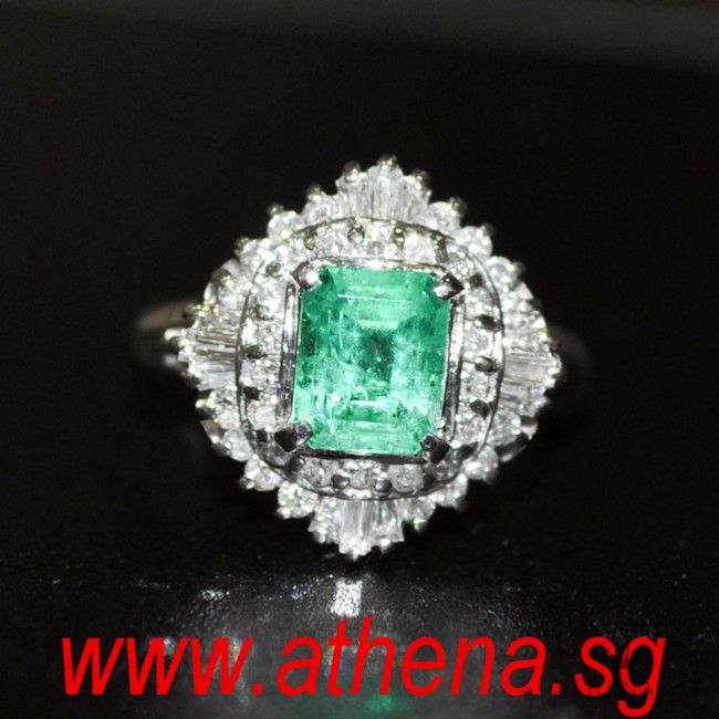 PT900 WG EMERALD RING WITH DIAMOND D-0.68CTS 6.69G (WITH CERT)