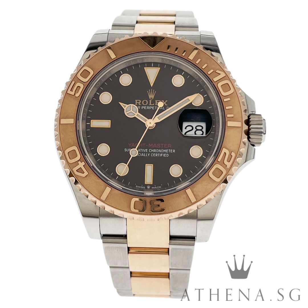 LIKE NEW!! UNPOLISHED!! ROLEX EVEROSE ROLESOR MEN OYSTER PERPETUAL DATE YACHT MASTER 40 "BLACK DIAL" WITH BOX & CERT (10/2021) 126621 (STILL UNDER AGENT WARRANTY)