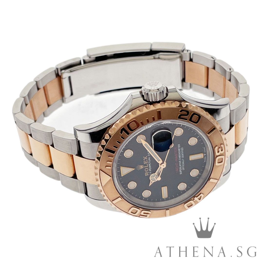 LIKE NEW!! UNPOLISHED!! ROLEX EVEROSE ROLESOR MEN OYSTER PERPETUAL DATE YACHT MASTER 40 "BLACK DIAL" WITH BOX & CERT (10/2021) 126621 (STILL UNDER AGENT WARRANTY) - Image 2