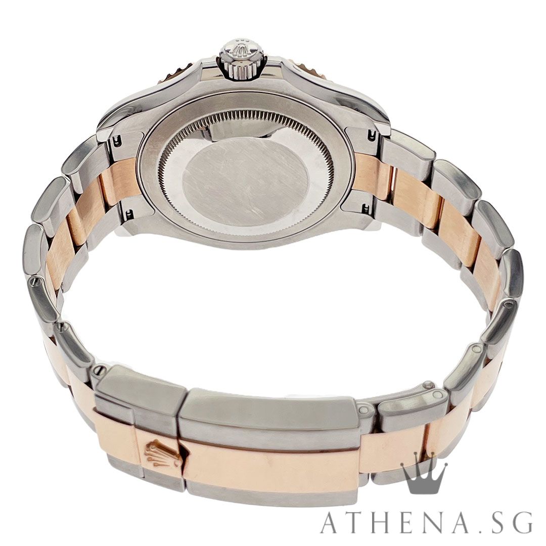 LIKE NEW!! UNPOLISHED!! ROLEX EVEROSE ROLESOR MEN OYSTER PERPETUAL DATE YACHT MASTER 40 "BLACK DIAL" WITH BOX & CERT (10/2021) 126621 (STILL UNDER AGENT WARRANTY) - Image 3