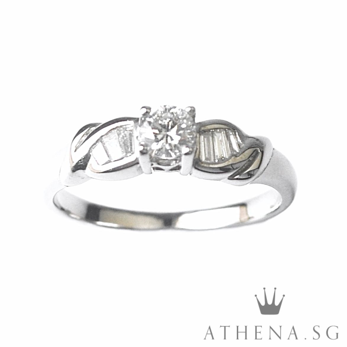 18K WG FANCY DESIGN DIAMOND RING D1-0.25CTS TD6-0.12CTS 3.10G (SIZE 14) - Image 2