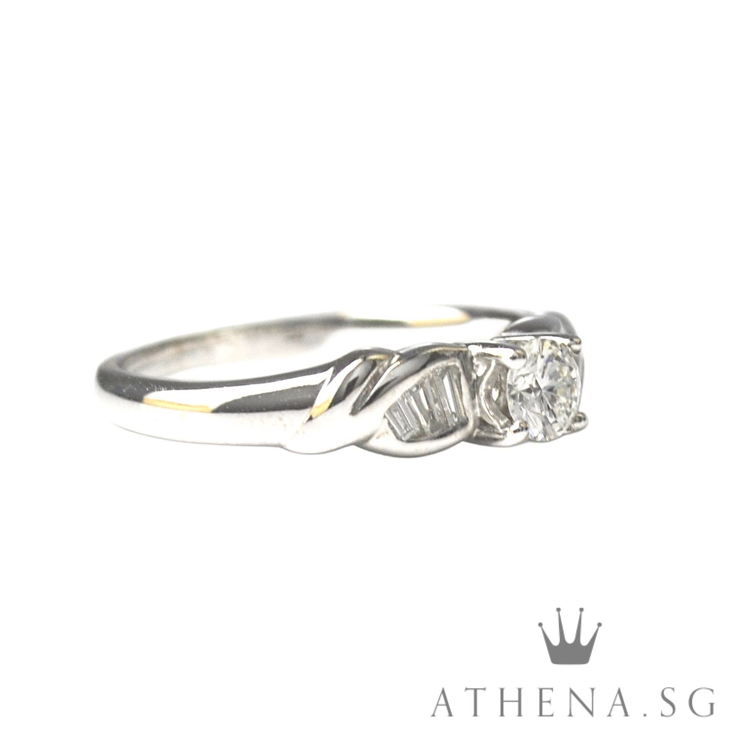 18K WG FANCY DESIGN DIAMOND RING D1-0.25CTS TD6-0.12CTS 3.10G (SIZE 14) - Image 4